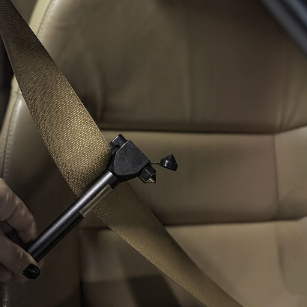 Forever Light KFZ 4in1 Notfallhammer mit Magnet, Autohammer Produktbild 3