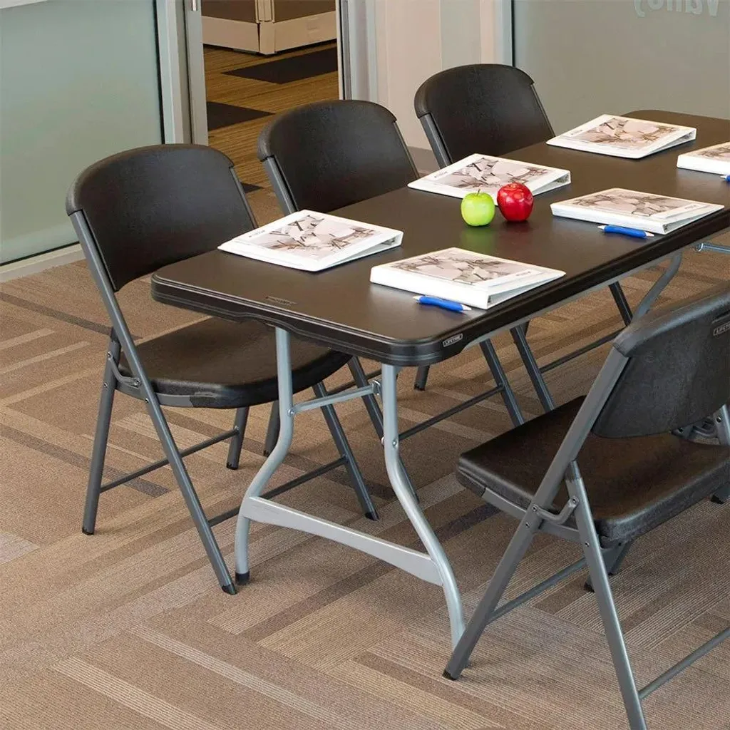 Table pliante robuste Lifetime 182 cm en résine blanche et acier époxy