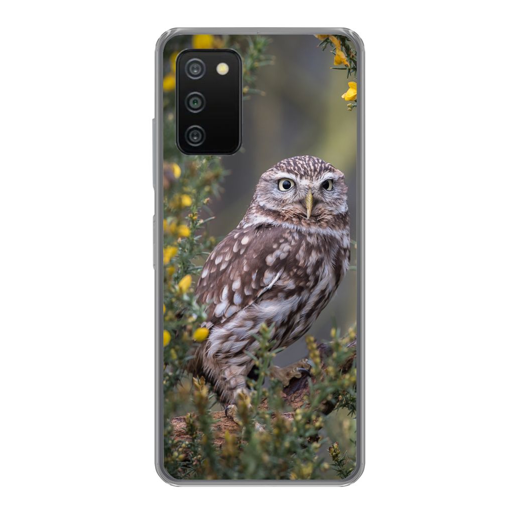 MuchoWow Handyhülle Schutzhülle Hülle für Samsung Galaxy A03s Eine kleine braune Eule sitzt da und starrt nach vorne Silikon Softcase Handy H...