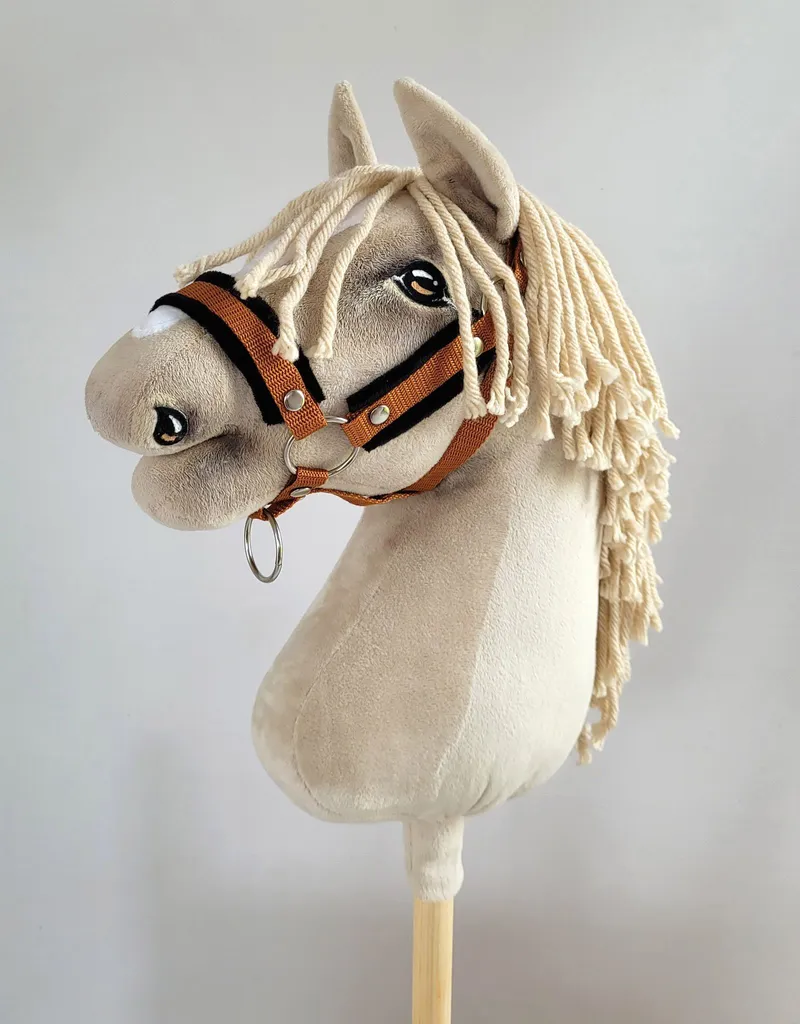 Licol Hobby Horse avec Fourrure Noire - Modèle Kantar A3 Rouge Ajustable