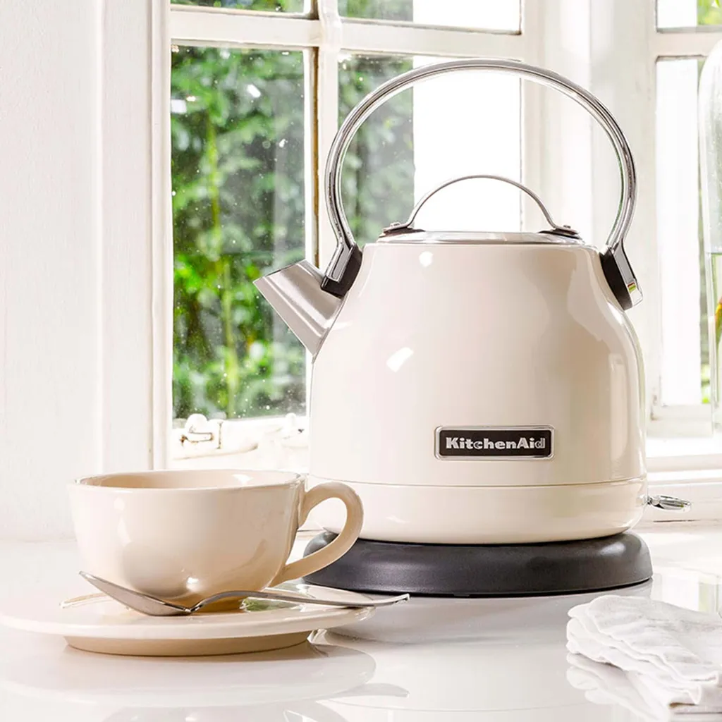 Bouilloire rapide KitchenAid 5KEK1222EAC design rétro crème - 10