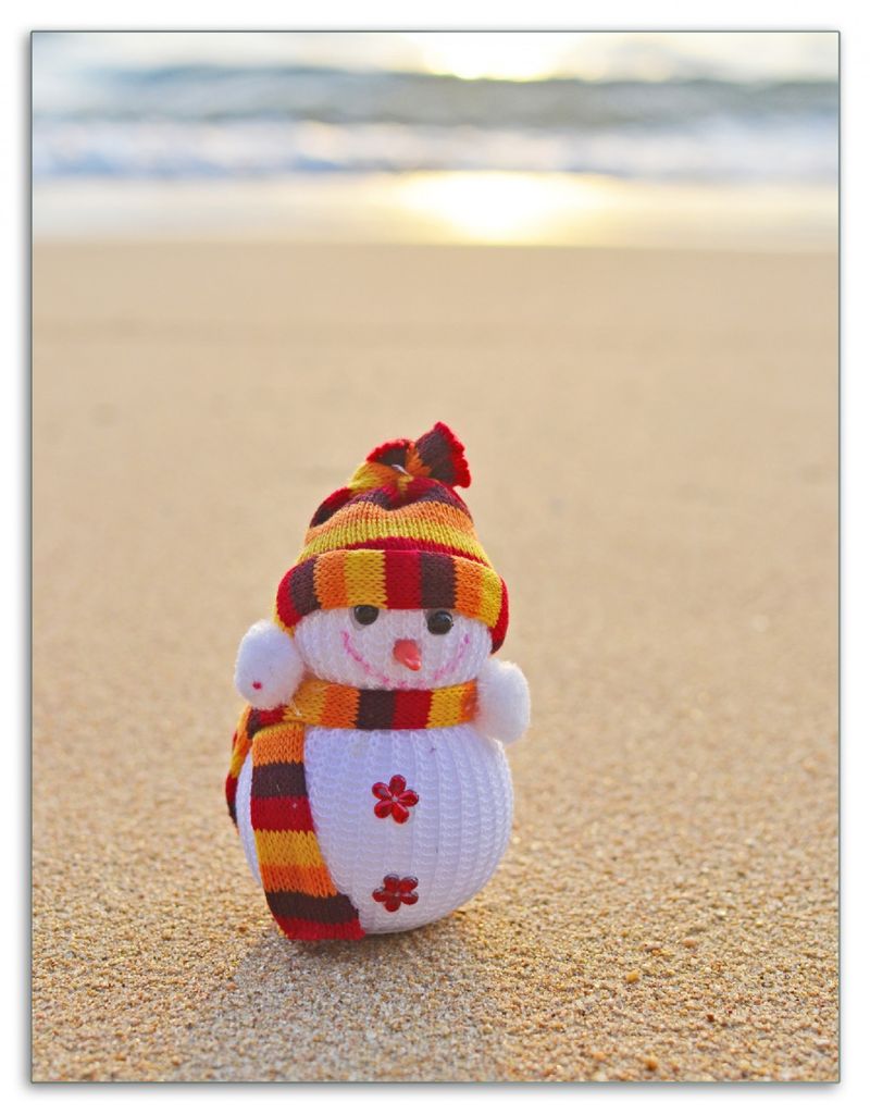 Wallario Herdabdeckplatte aus Glas, Größe 40 x 52 cm 1-teilig, Motiv Schneemann am Strand