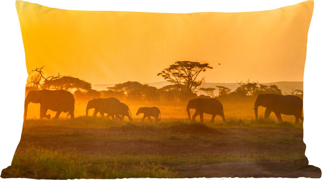 MuchoWow Zierkissen Sofakissen Wohnzimmer Dekokissen 50x30 cm Elefantenherde bei Sonnenaufgang - Wohnzimmerdekoration - Polster mit Photo