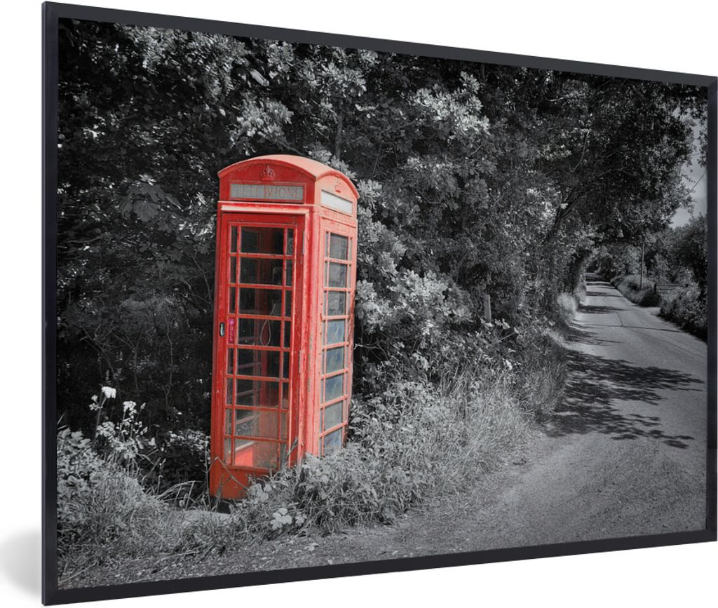 MuchoWow Gerahmtes Poster Schwarz-Weiß-Foto einer roten und britischen Telefonzelle im Vereinigten Königreich 90x60 cm - Poster mit Schwarzem B...
