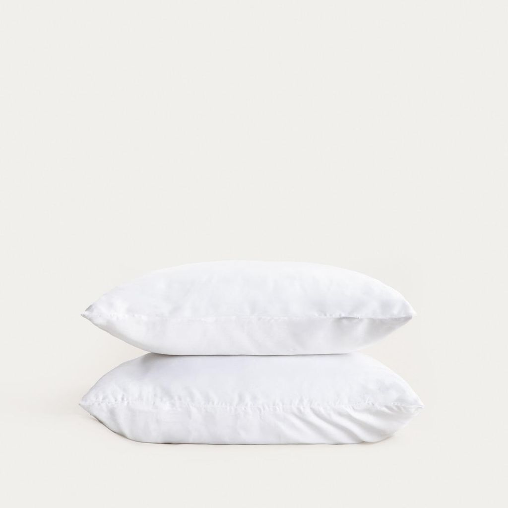 HOMLA Set aus zwei BAMSA Bambus-Satin-Kissenbezügen weiß Produktbild 