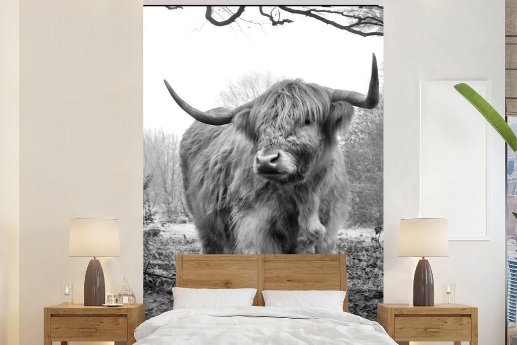 MuchoWow Fototapete für Wohnzimmer oder Schlafzimmer Wandtapete Vinyl Motivtapete Schottischer Highlander - Wald - Nebel - Kuh - Tiere - Natur -...