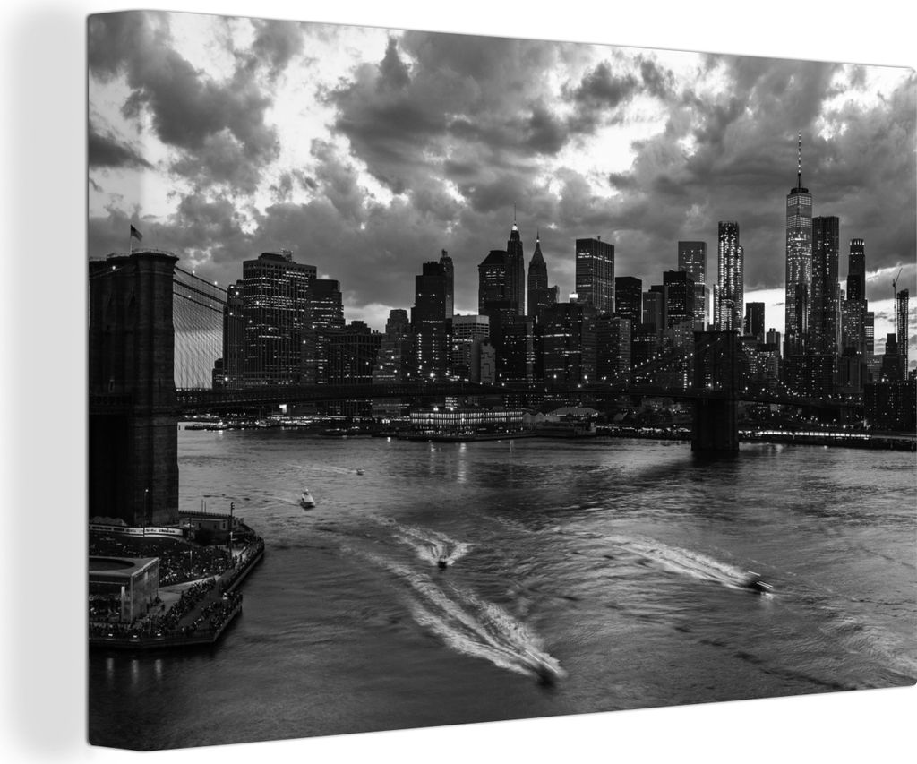 OneMillionCanvasses - Leinwandbilder - 140x90 cm, Brooklyn Bridge mit Booten in schwarz-weiß, Wandbilder Kunstdruck Wanddekoration - Foto auf Le...