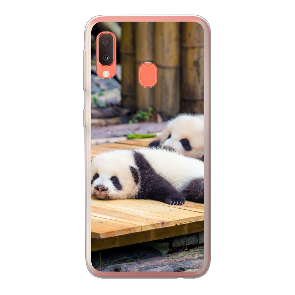 MuchoWow Handyhülle Schutzhülle Hülle für Samsung Galaxy A20e Pandas - Boden - Holz Silikon Softcase Handy Hülle - Abdeckung