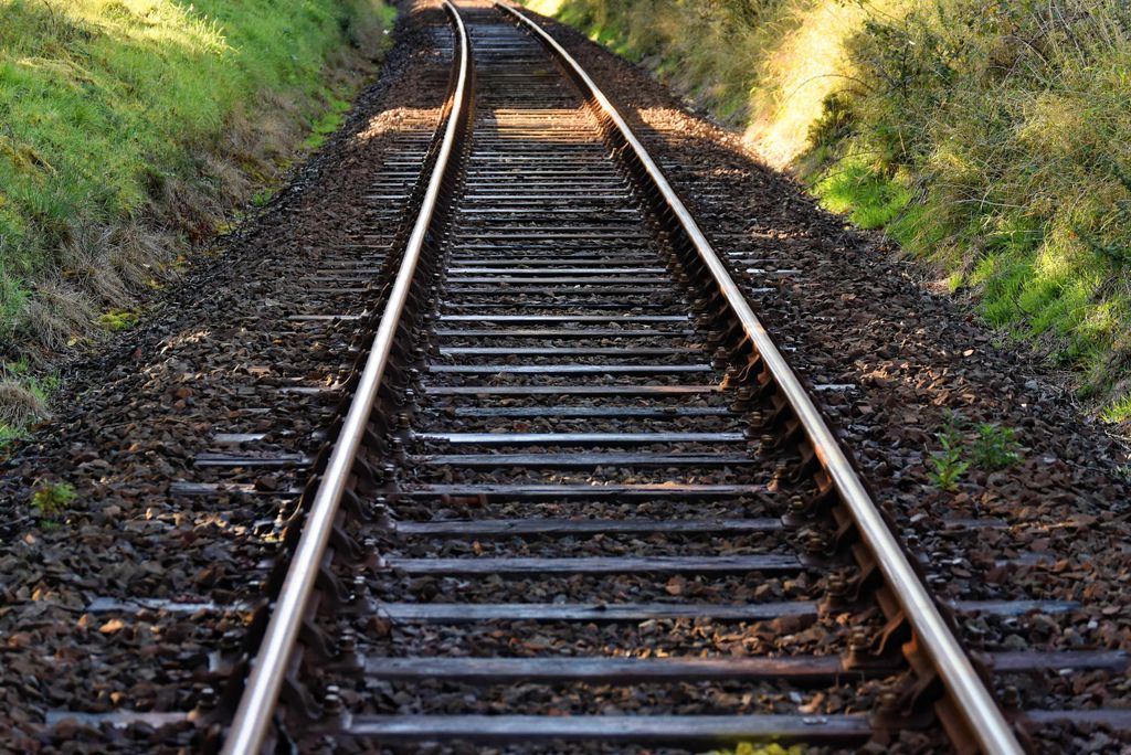 hansepuzzle 13271 - Schienen Puzzle, 2000 Teile, Fortbewegung, 90,0 x 60,0cm mit hochwertiger Aufbewahrung, Kartonbox & Beutel