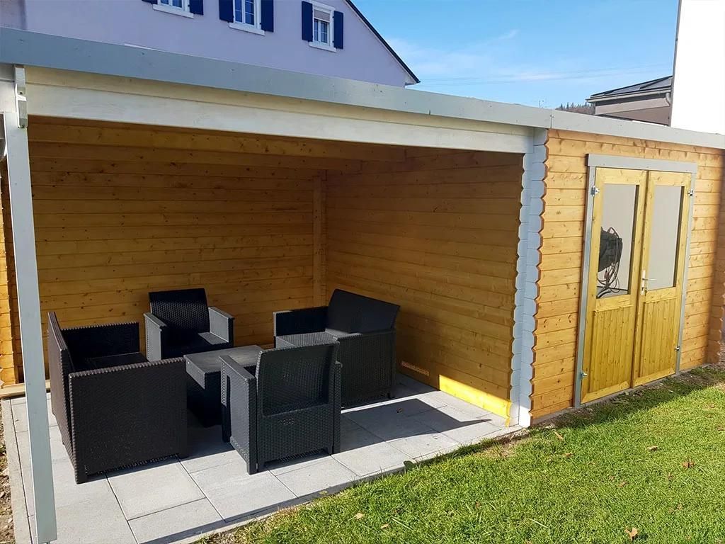 Lasita Gartenhaus Orlando Naturbelassen 280 x 280 cm Blockbohlenhaus mit Anbau, Pultdach, 28 mm Wandstärke, Fichtenholz, Doppeltür, Gartenhaus 16...