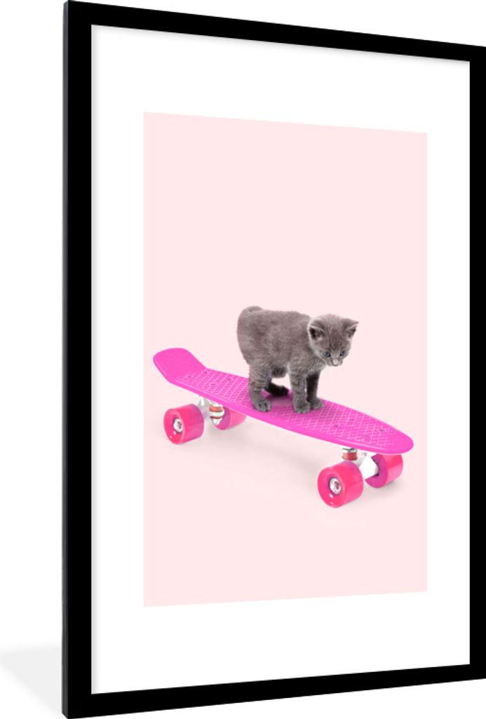 MuchoWow Gerahmtes Poster Katze - Kätzchen - Tiere - Skateboard - Rosa 60x90 cm - Poster mit Schwarzem Bilderrahmen Wandposter Rahmen Foto Bilde...