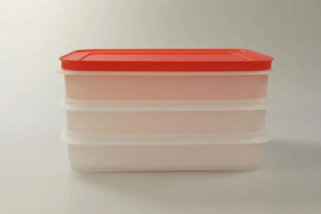 TUPPERWARE Freeze n fresh 675 ml bianco/rosso piatto 3 contenitori 1 coperchio CON OMAGGIO
