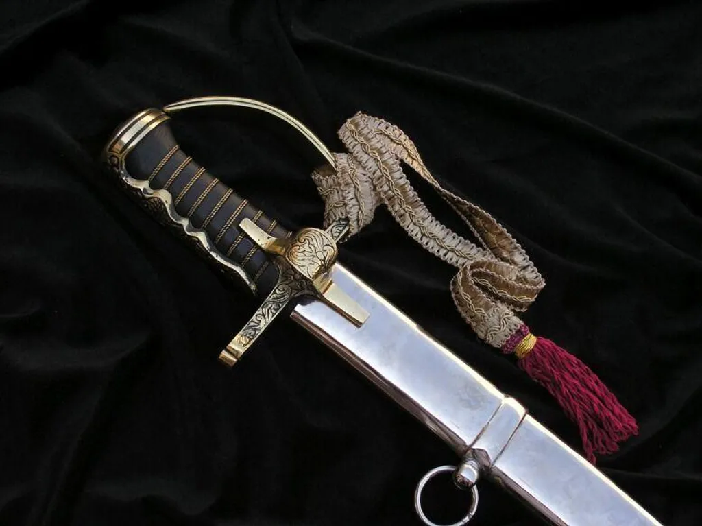 Idée Cadeau Haut de Gamme : Sabre de Hussard Historique 1750 pour Bureau