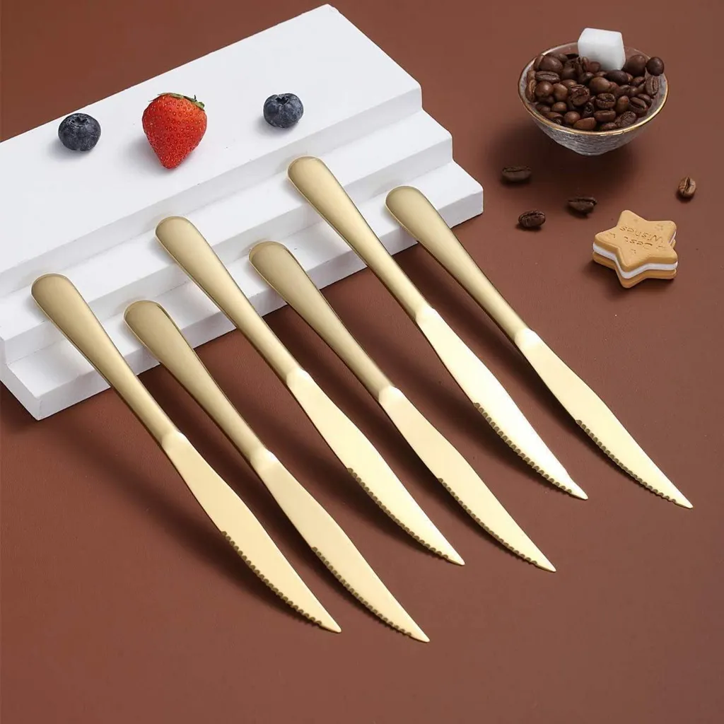 Set 8 Coltelli Dorati per Bistecca e Pizza - Affilati e Robusti - 2