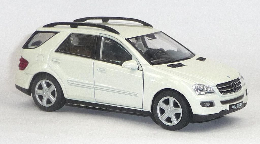 Mercedes Benz ML 350 Sammlermodell weiß ca. 12cm