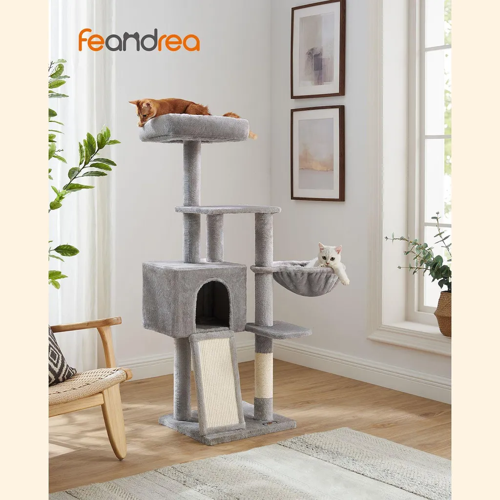Arbre à chat multiniveau de 135 cm avec cachette et griffoir sisal