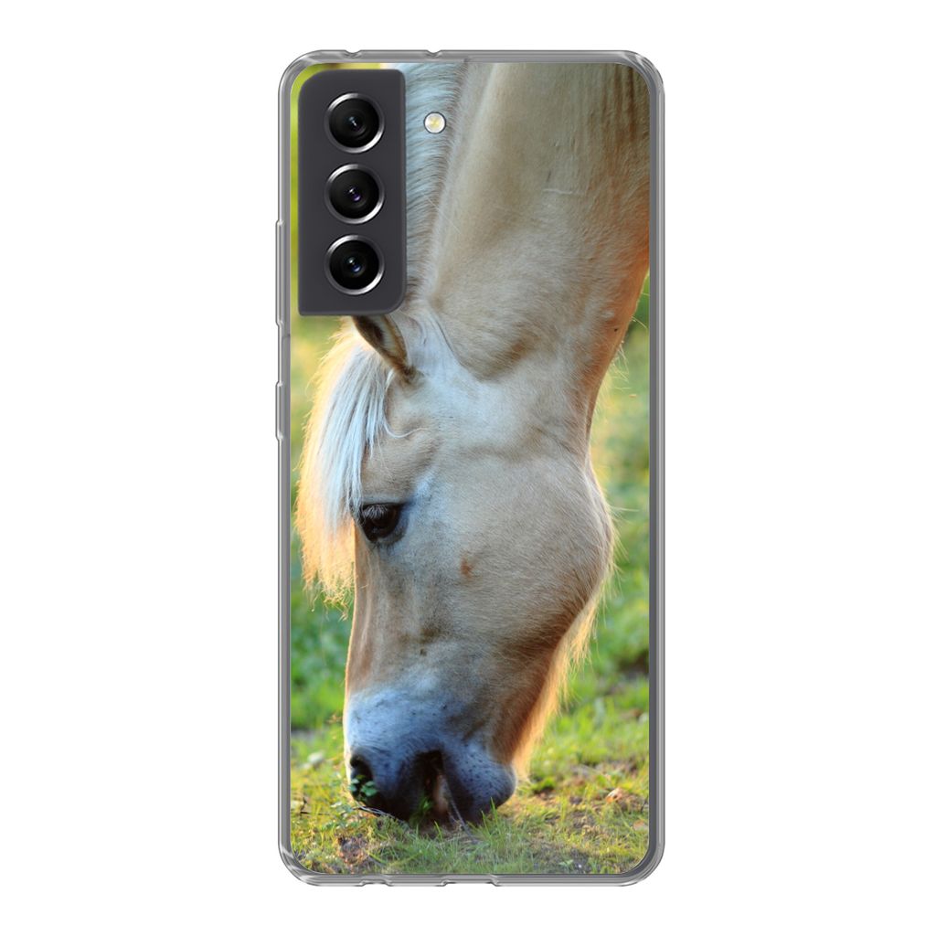 MuchoWow Handyhülle Schutzhülle Hülle für Samsung Galaxy S21 FE Weidendes Fjordpferd an einem Sommertag Silikon Softcase Handy Hülle - Mobil...
