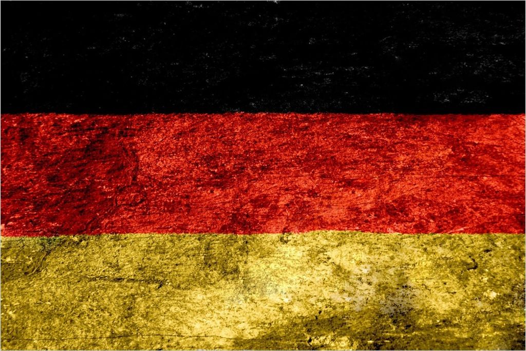 Wallario Premium Glasbild, freischwebende Optik, kräftige Farben, Größe 90 x 60 cm Motiv Verwitterte Deutschland-Fahne in schwarz rot gold