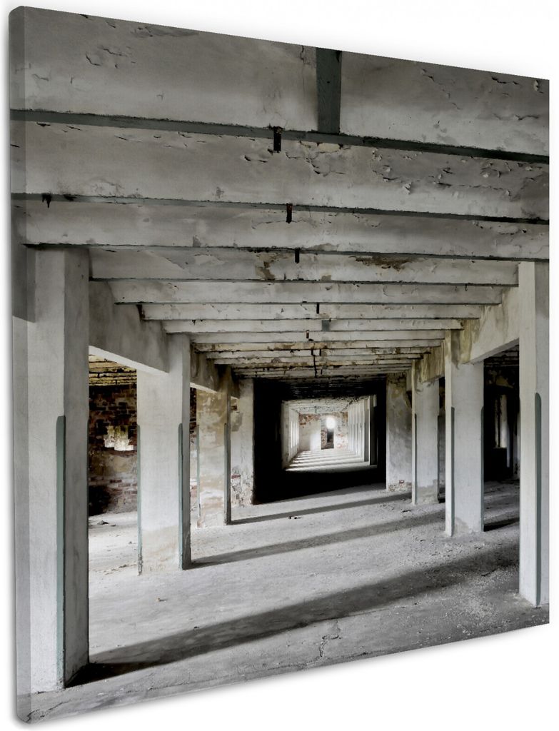 Wallario Premium Leinwandbild Alte Industriehalle - einsame Lagerhalle einer Brauerei in Größe 50 x 50 cm