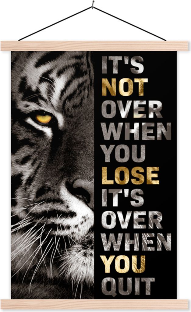 MuchoWow Textilposter Tiger - Zitat - Gold 60x90 cm mit holzfarbenen Rahmen - Textil