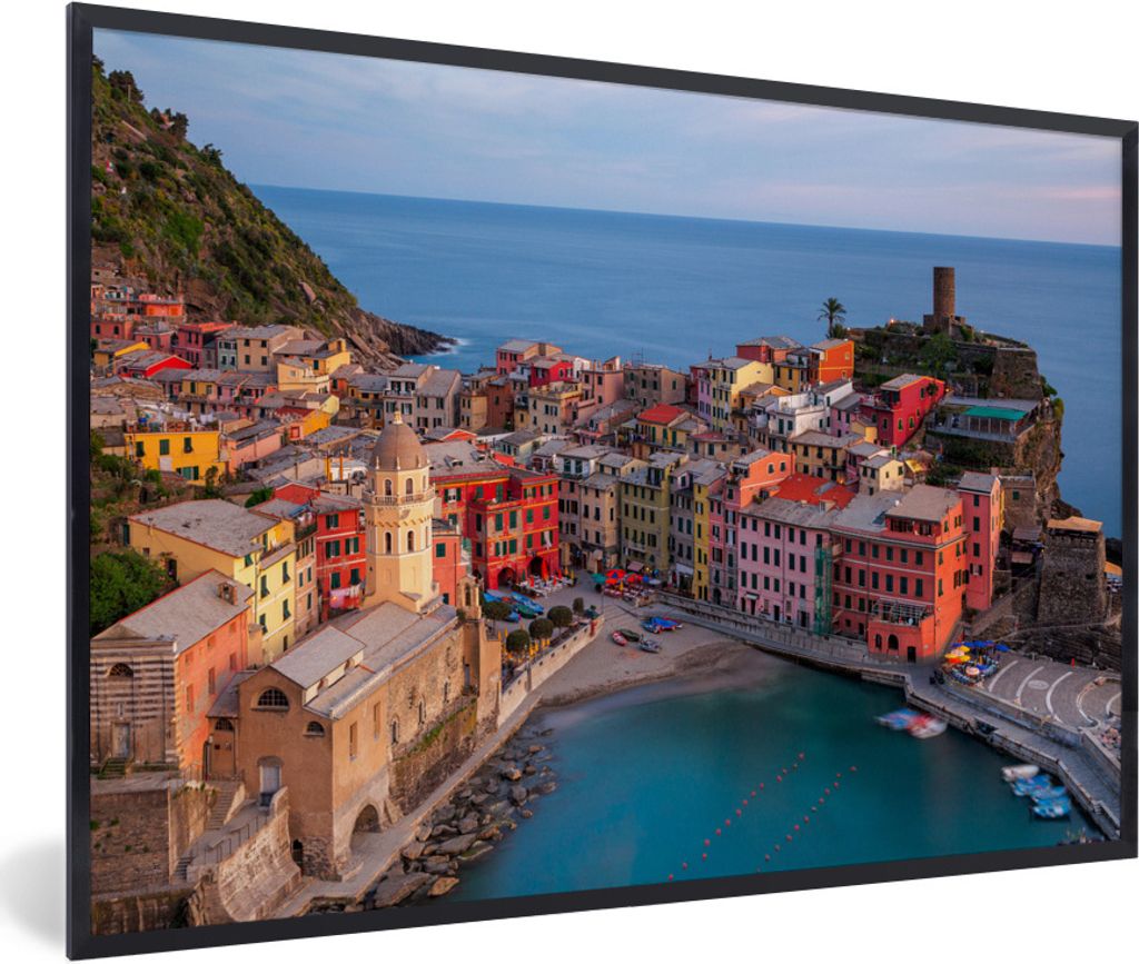 MuchoWow Gerahmtes Poster Blick auf die bunten Häuser von Vernazza in Cinque Terre 90x60 cm - Poster mit Schwarzem Bilderrahmen Wandposter Rahme...