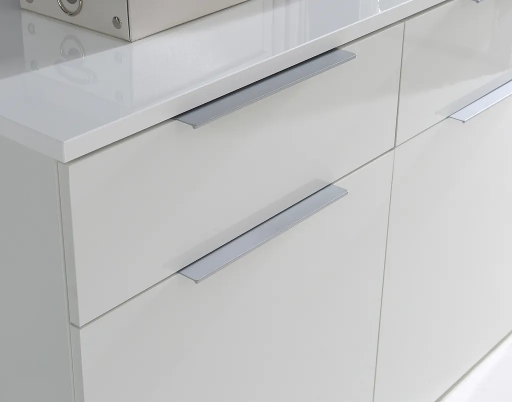 Commode gain de place blanche et grise pour optimiser les petits espaces