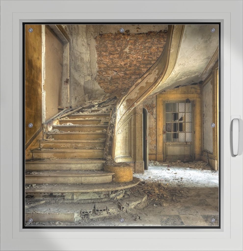 Wallario Lichtschutzbild, Dekorativer Sichtschutz Sonnenschutz 96 x 100 cm mit Motiv: Massive Steintreppe in herrenlosem Haus - Verdunklung ohne Bo...