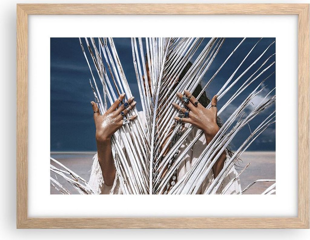 Gerahmtes Poster - Rahmen in heller Eiche - Hände Finger Schmuck - 40x30 cm - Wand Bild - Wanddeko - Wandbilder - Kunstposter - Wandposter - Bilde...
