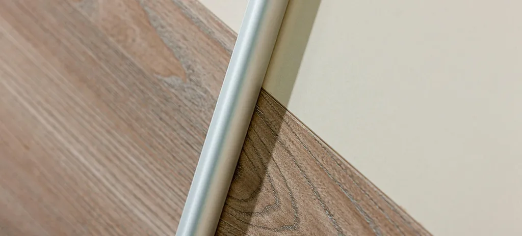 Commode moderne marron clair épurée - Finition bois naturel de qualité