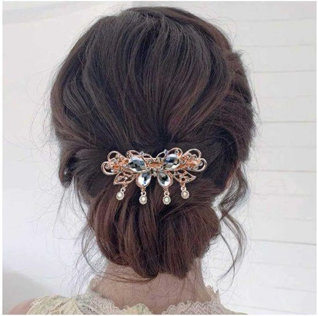 Barrette papillon en cristal blanc pour une coiffure de mariée chic