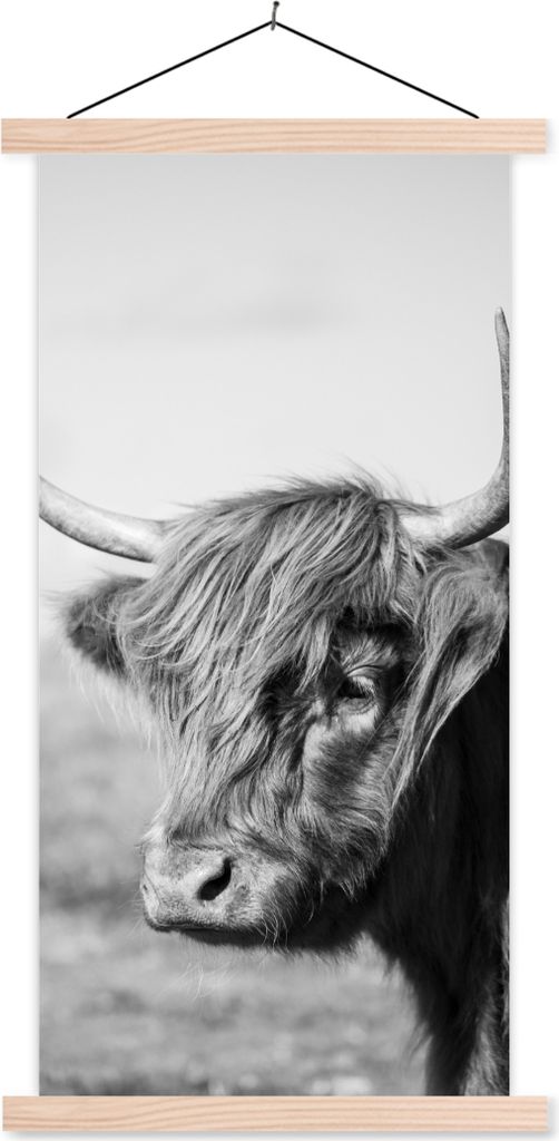 MuchoWow Textilposter Schottisches Hochlandrind - Tiere - Schwarz - Weiß 60x120 cm mit holzfarbenen Rahmen - Holz