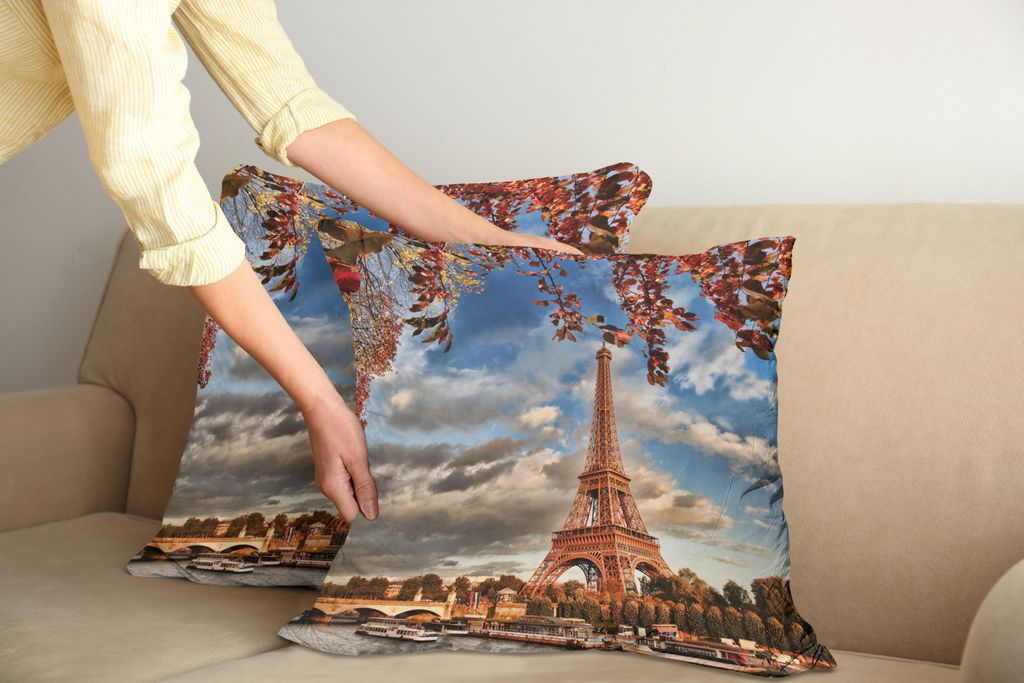 ABAKUHAUS Eiffelturm Kissenbezug Set (2Stück), Eiffelturm Boot Seine Cloudscape Ferien Touristische Zieleinheit, 60x60cm, Dark Orange Zimt