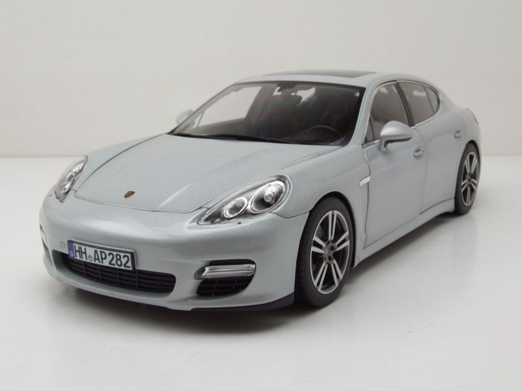 Norev 187609 Porsche Panamera Turbo 2009 silber 1:18
