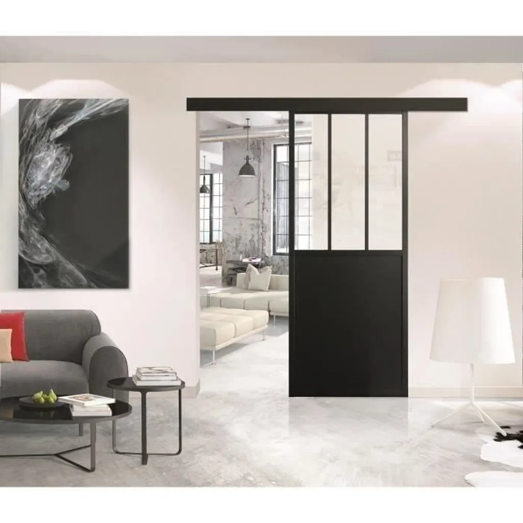 Gagnez de l'espace avec cette porte coulissante vitrée atelier et rail