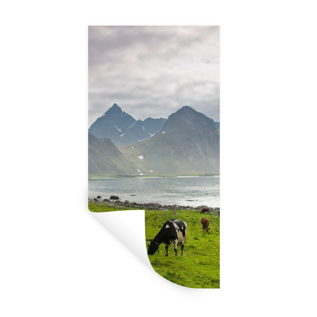 MuchoWow Wandtattoo Wandsticker Wandaufkleber Kuh - Berg - Meer 40x80 cm Selbstklebend und Repositionierbar - Repositionierbar - Wasser abweisend