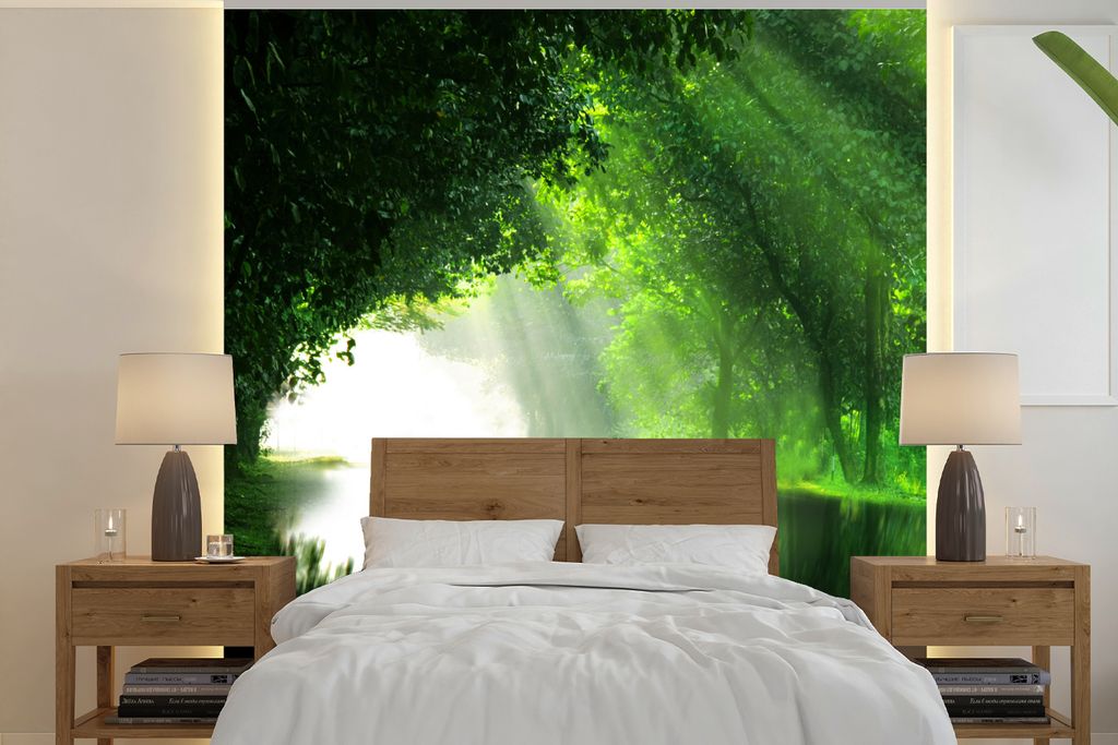 MuchoWow Fototapete für Wohnzimmer oder Schlafzimmer Wandtapete Vinyl Motivtapete Ein Boot auf einem Fluss, umgeben von grünem Wald - 300x300 c...