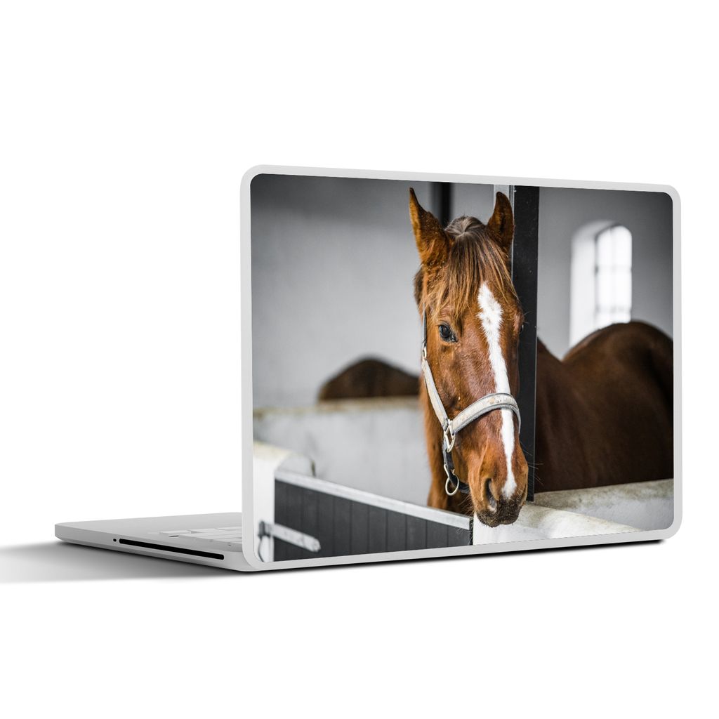 MuchoWow Laptop Aufkleber Sticker Cover Pferd - Braun - Stall 32.5x23.5 cm - Sticker für Laptop - Selbstklebend