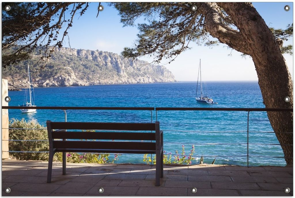 Wallario Outdoor-Poster für Garten oder Balkon, Motiv Einsame Bank am Meer - Spanien im Sommer, in ca. 100 x 150 cm