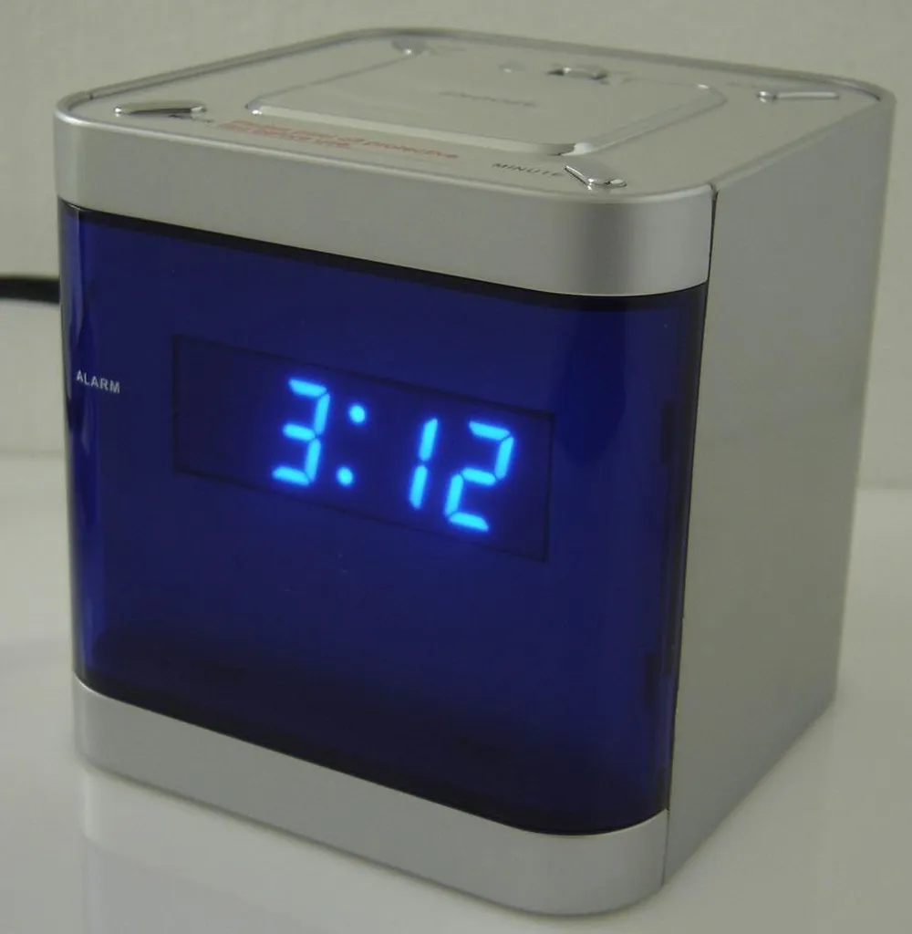 Réveil Matin Analogique Bleu Pevanda PEV 0503 - Horloge Silencieuse Ronde