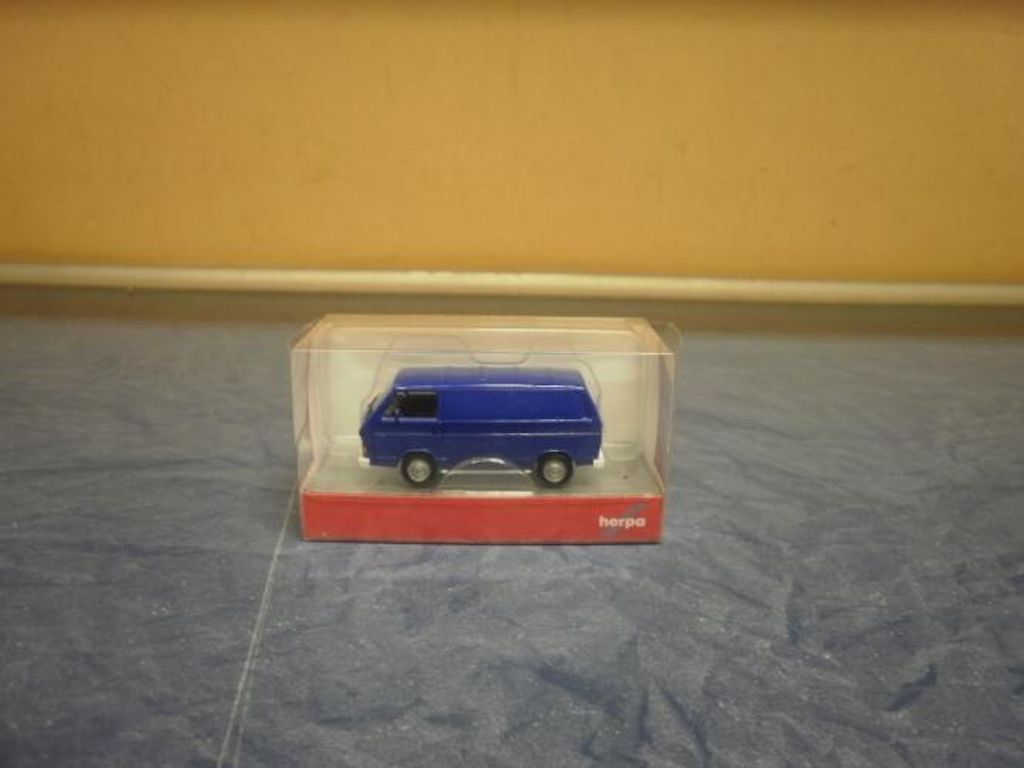 Herpa VW T3 Bus ultramarinblau 093149