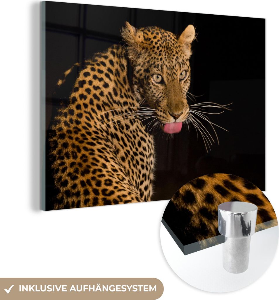 MuchoWow Glasbilder - Bilder auf Wandbild - Foto auf Glas Leopard - Zunge - Nacht 120x80 cm Wanddekoration aus Glas - Acrylglasbild - Acrylbilder -...