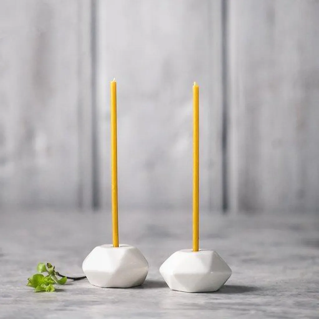 Bougeoirs blancs en céramique minimalistes, finition mate artisanale