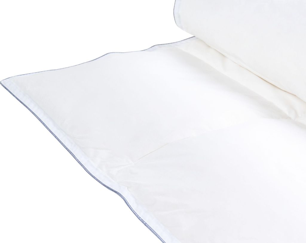 BELIANI Bettdecke Weiß Entenfedern Entendaunen Leicht Warm 220 x 240 cm 6 TOG Bezug aus Baumwolle Waschbar Natürliche Füllung Frühling Sommer