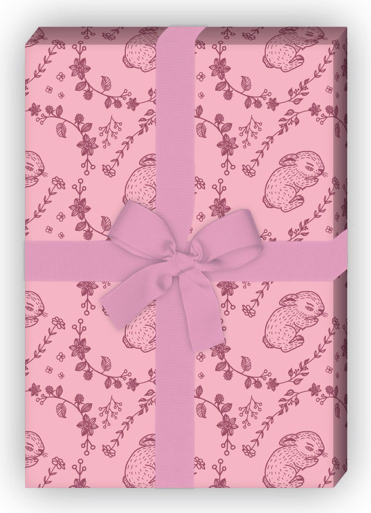 Süßes Geschenkpapier mit schlafendem Baby Hasen in Blumenranken, rosa - G11914, 32 x 48cm
