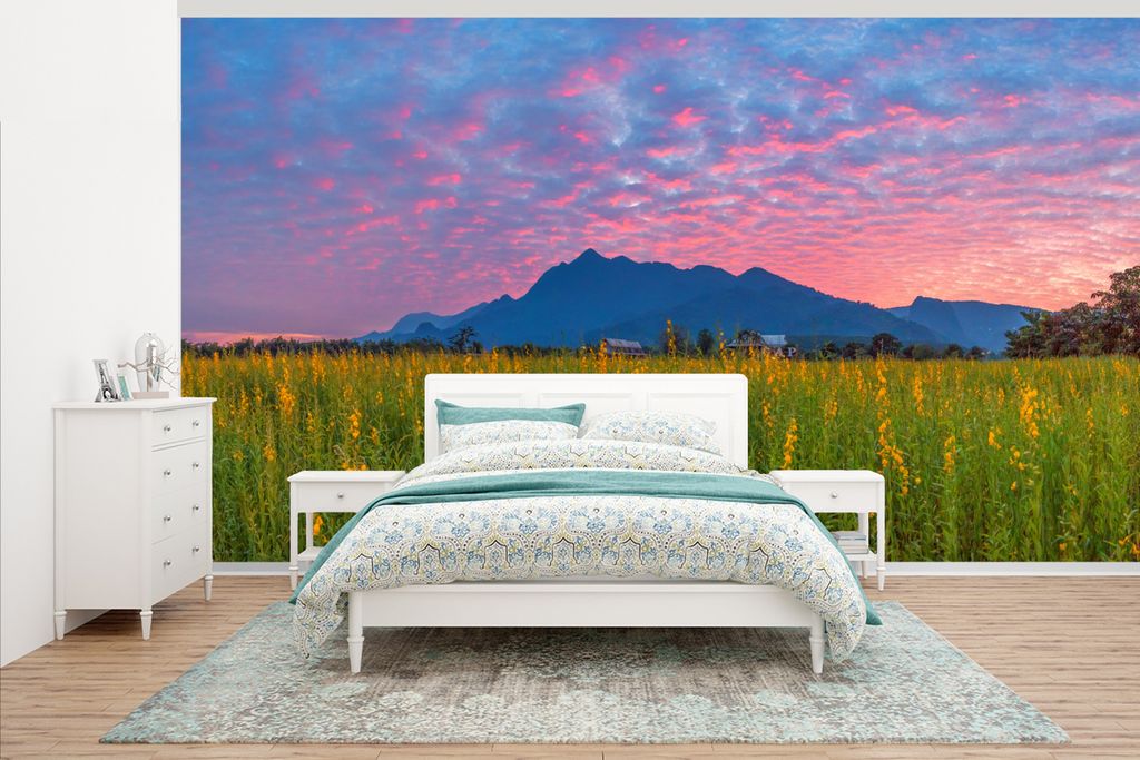 MuchoWow Fototapete für Wohnzimmer oder Schlafzimmer Wandtapete Vinyl Motivtapete Blumenfeld vor einem Berg - 465x260 cm - Hintergrundbild