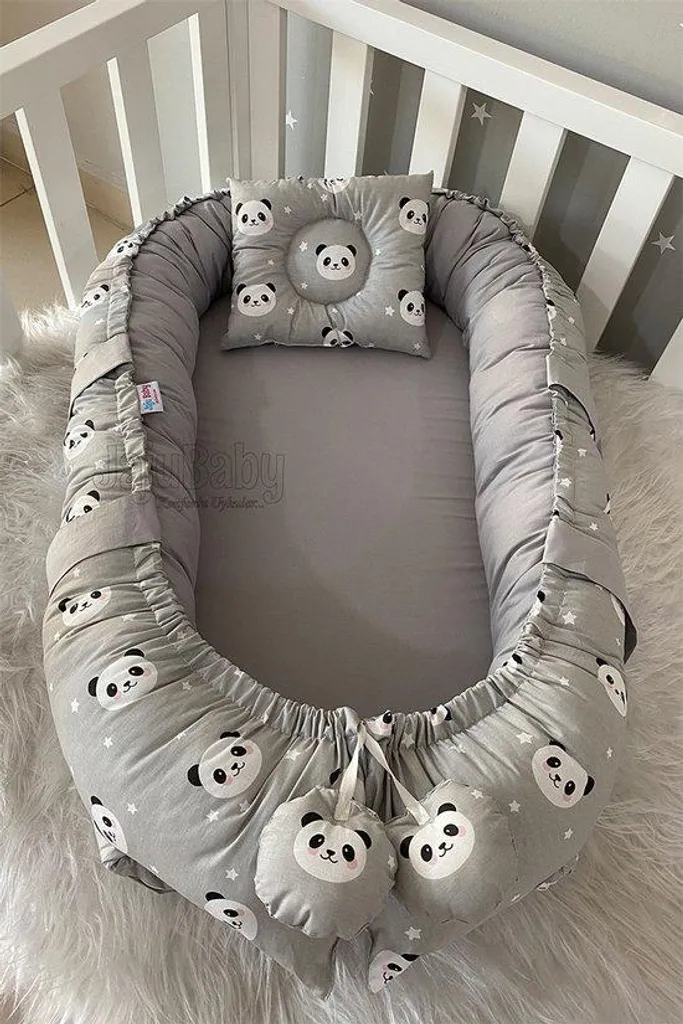 Réducteur de lit bébé Jaju panda gris en coton avec oreiller intégré