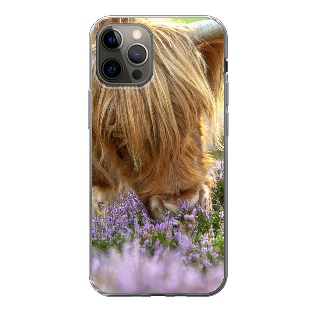 MuchoWow Handyhülle Schutzhülle Hülle für iPhone 13 Pro Schottische Highlander - Gras - Heidekraut - Tiere Silikon Softcase Handy Hülle - Ha...