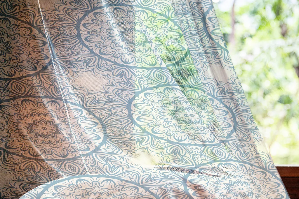 ABAKUHAUS Arazzo blu con mandala, motivi ripetitivi astratti di ispirazione floreale orientale, motivi filigranati, tessuto satinato setoso per soggiorno e camera da letto, 240 cm x 274 cm, avorio e blu mare - 3