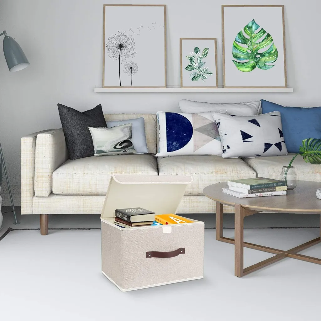 Solution de rangement anti-poussière : boîte textile beige transparente