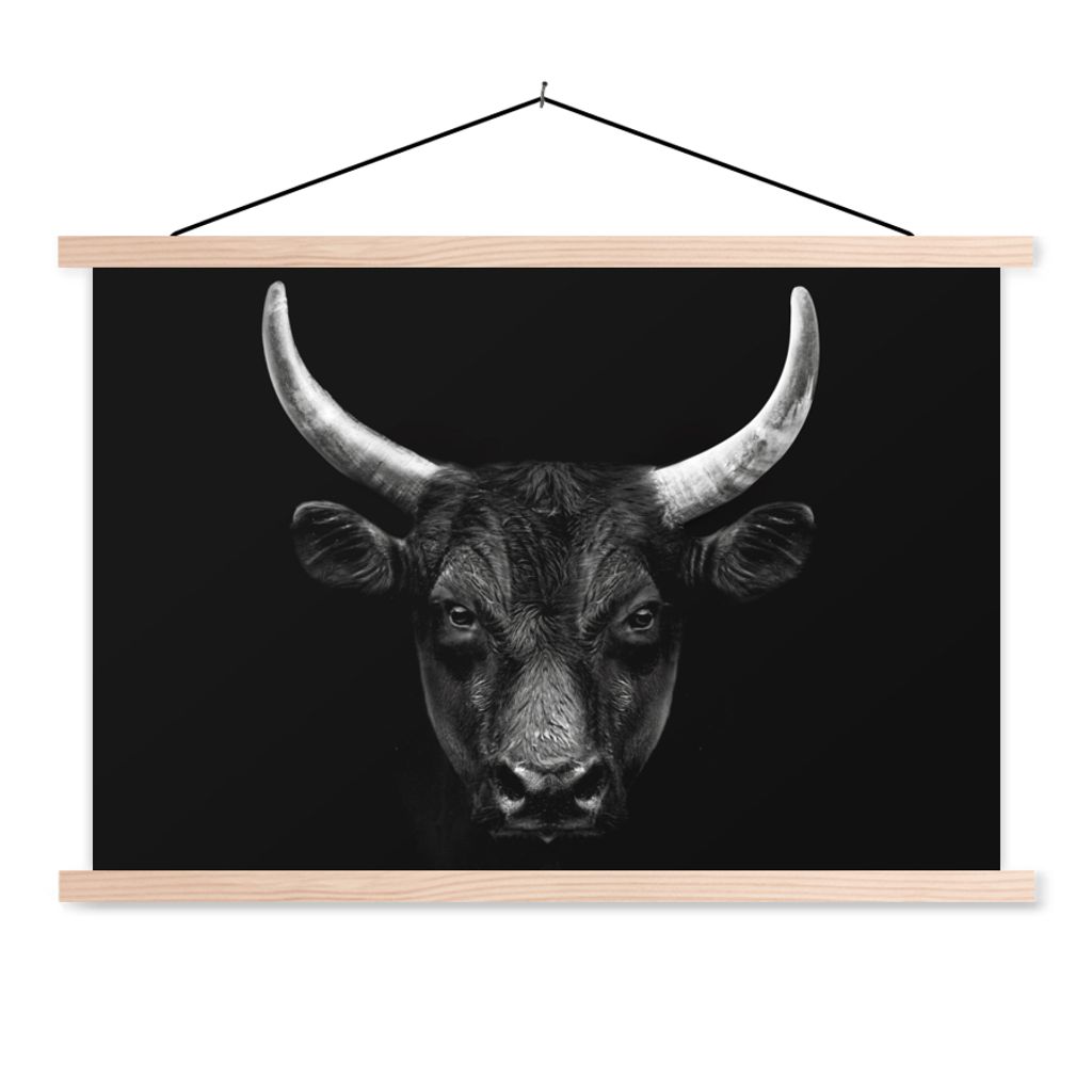 MuchoWow Textilposter Tiere - Stier - Schwarz - Weiß - Porträt 60x40 cm mit holzfarbenen Rahmen - Bilder